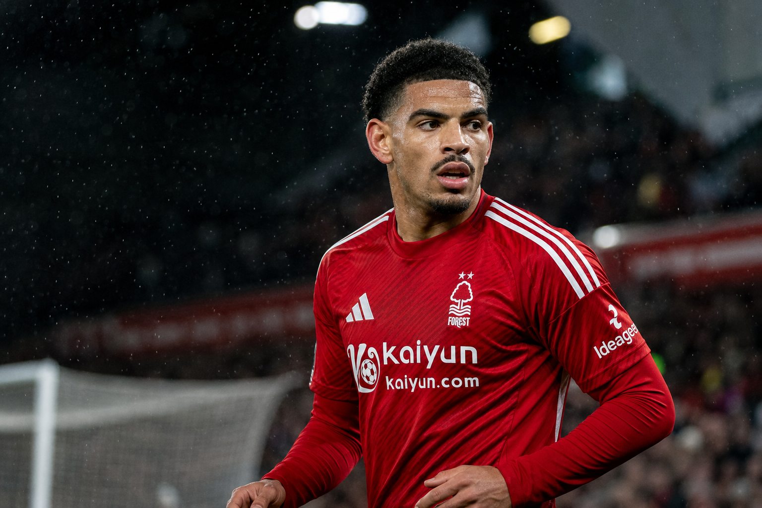 Leeds og Nottingham Forest sikrer overlevelse i Premier League